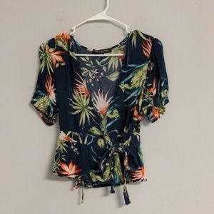 One Clothing Blue Floral Short Sleeve Wrap Cropped Shirt Size Small